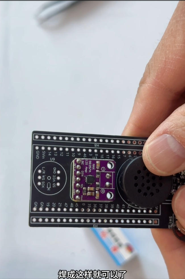 DIY组装小智AI机器人：从散件到完整开机的全过程